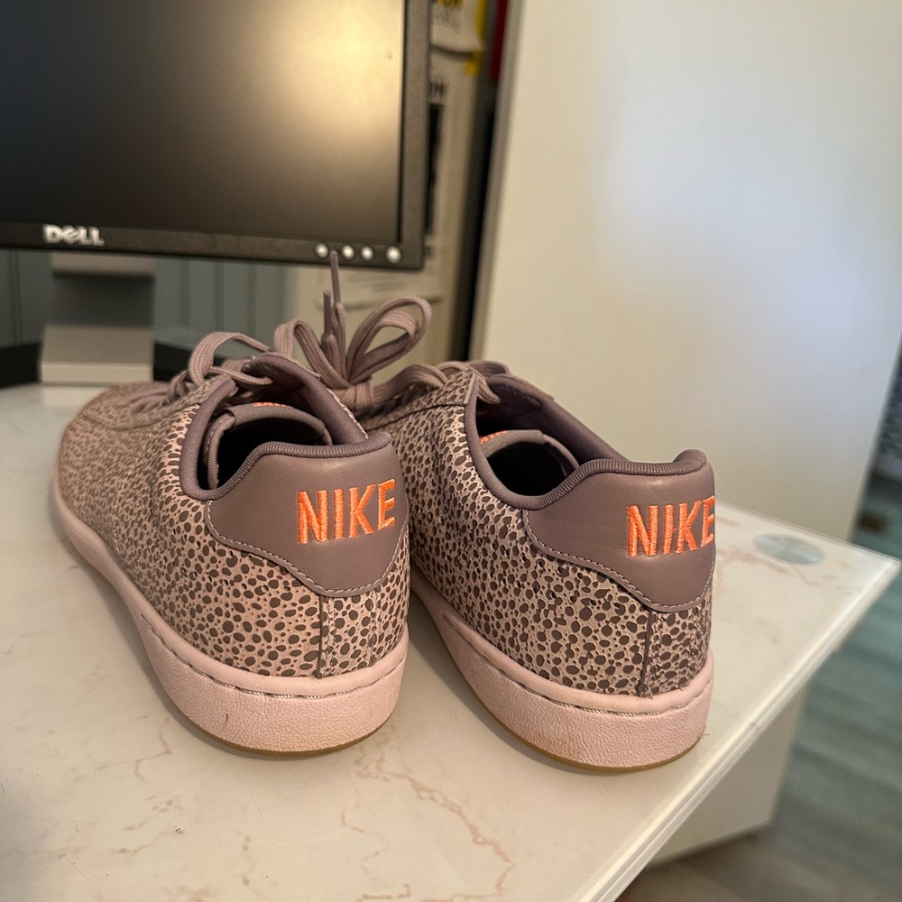 NWOT - Nike Women Classic Ultra PRM 749647 500 Purple Smoke size 10 - Picture 3 of 6